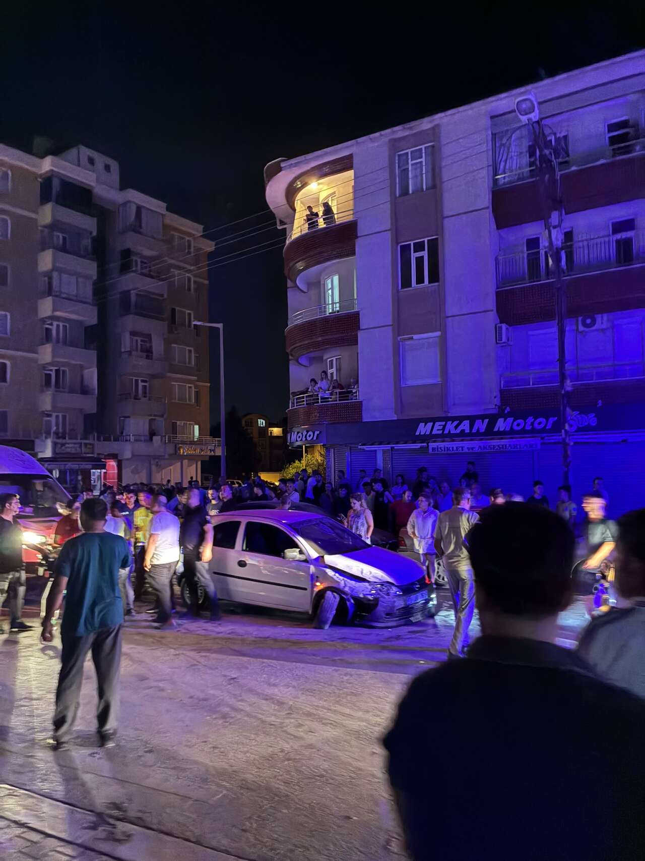 Konya’nın merkezinde gece yarısı büyük kaza! 8 yaralı var 6